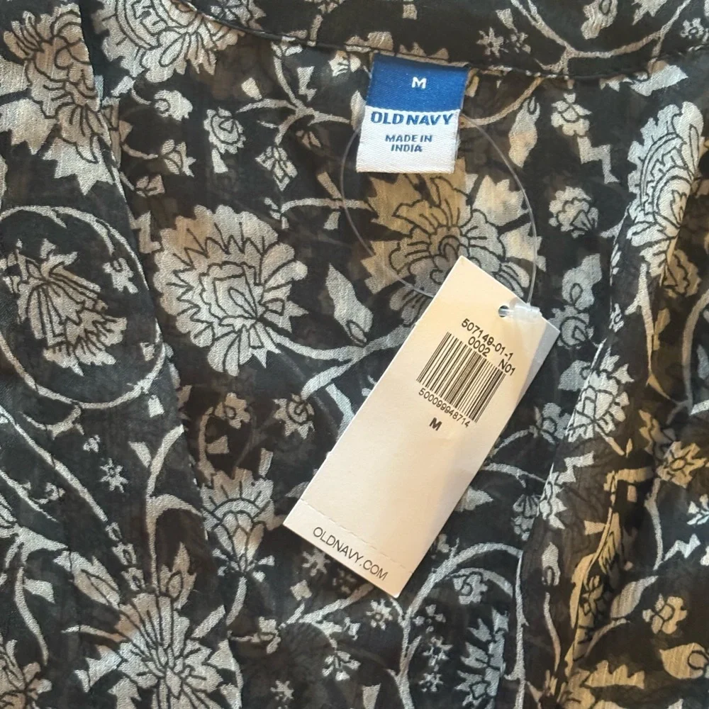 NWT Old Navy Black and White Fitted Blouse V-Neck  Women’s Semi Sheer Medium - Picture 4 of 7